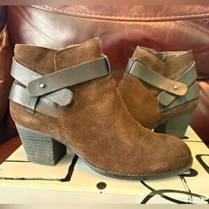DV Dolce Vita Jaxen Brown Suede Ankle Boots size 8 women